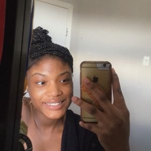 Meet your Posher, Carissa